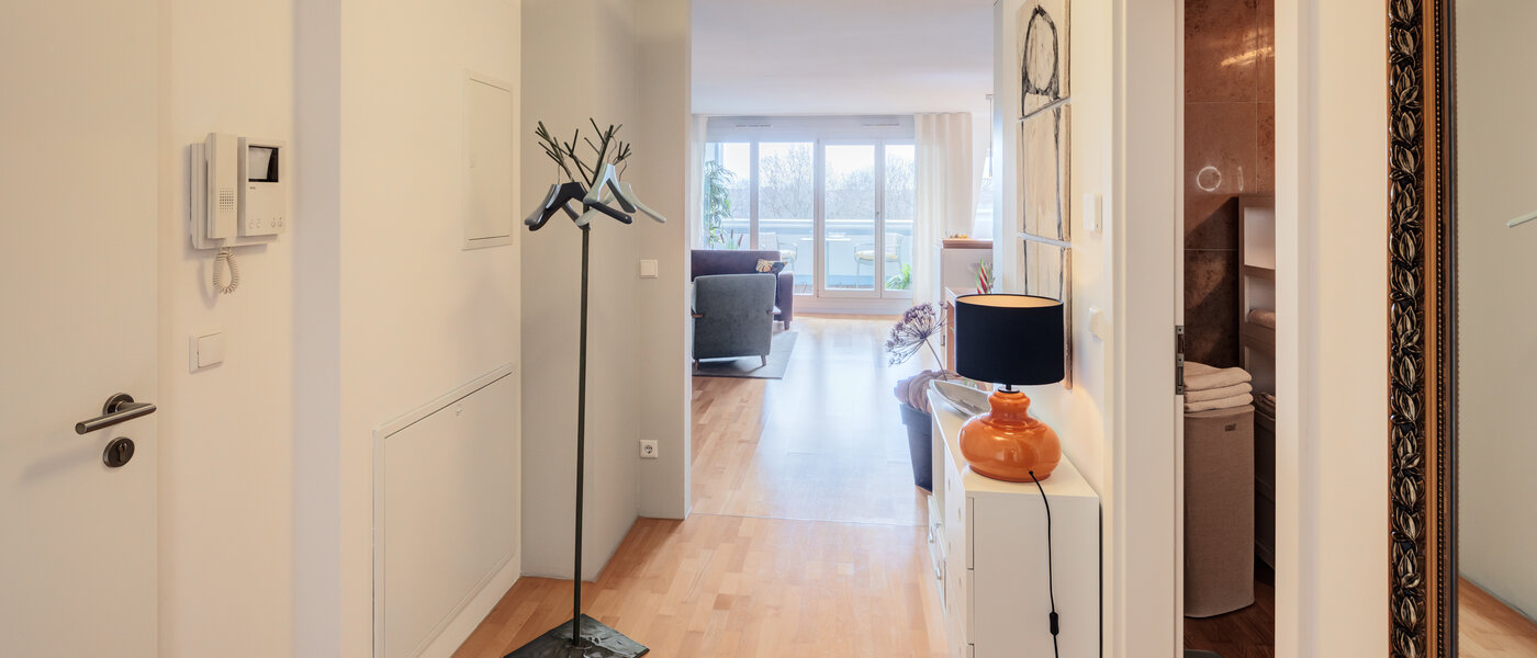 アティック・フラット（屋根裏） München Ludwigsvorstadt 01 玄関入り口 14803