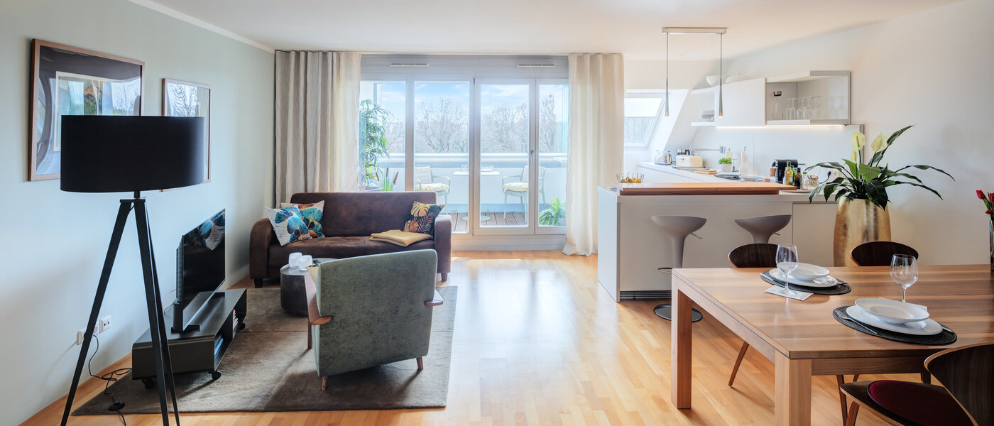 アティック・フラット（屋根裏） München Ludwigsvorstadt 02 リビングエリア 14803