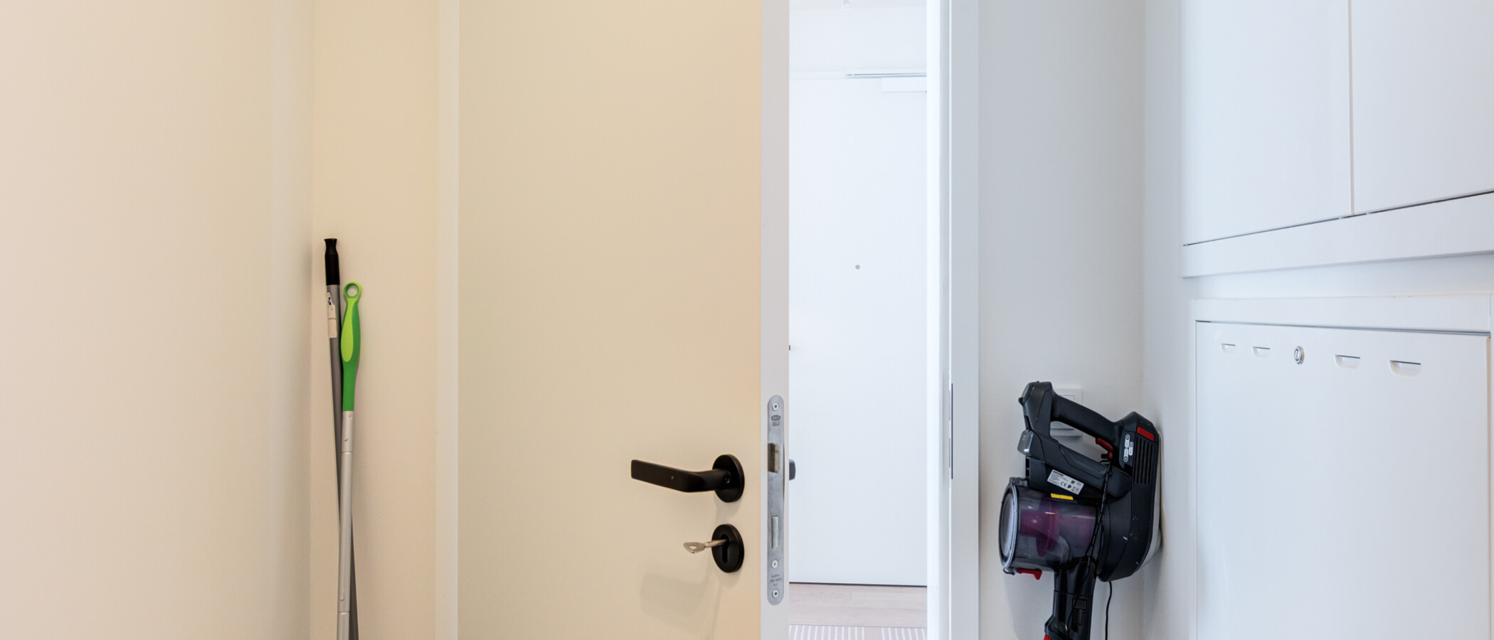 マンション München Neuhausen 02 貯蔵室 14804