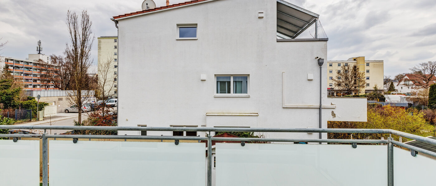 メゾネット・マンション（複数階にわたるマンション） Germering 02 ベランダ 14809