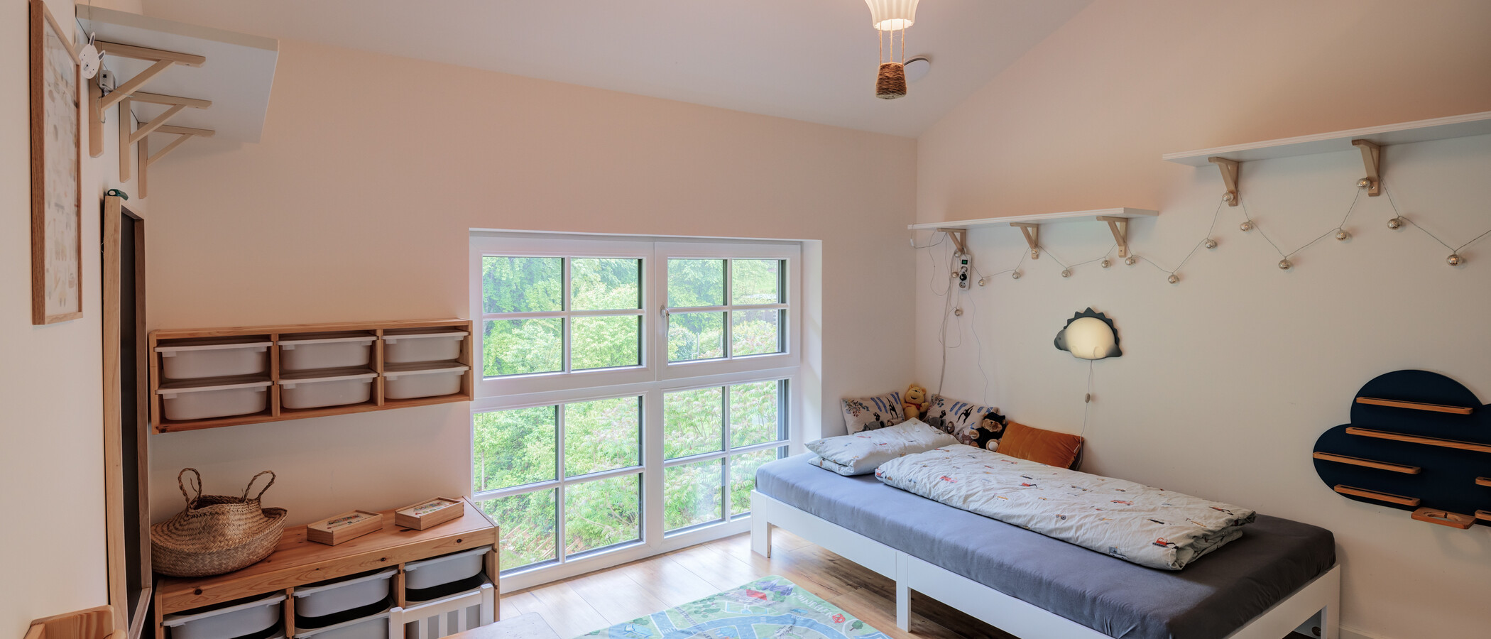 セミ・デタッチド・ハウス（一戸建てを二つに分けた家屋） Wörthsee 01 子供部屋 14865