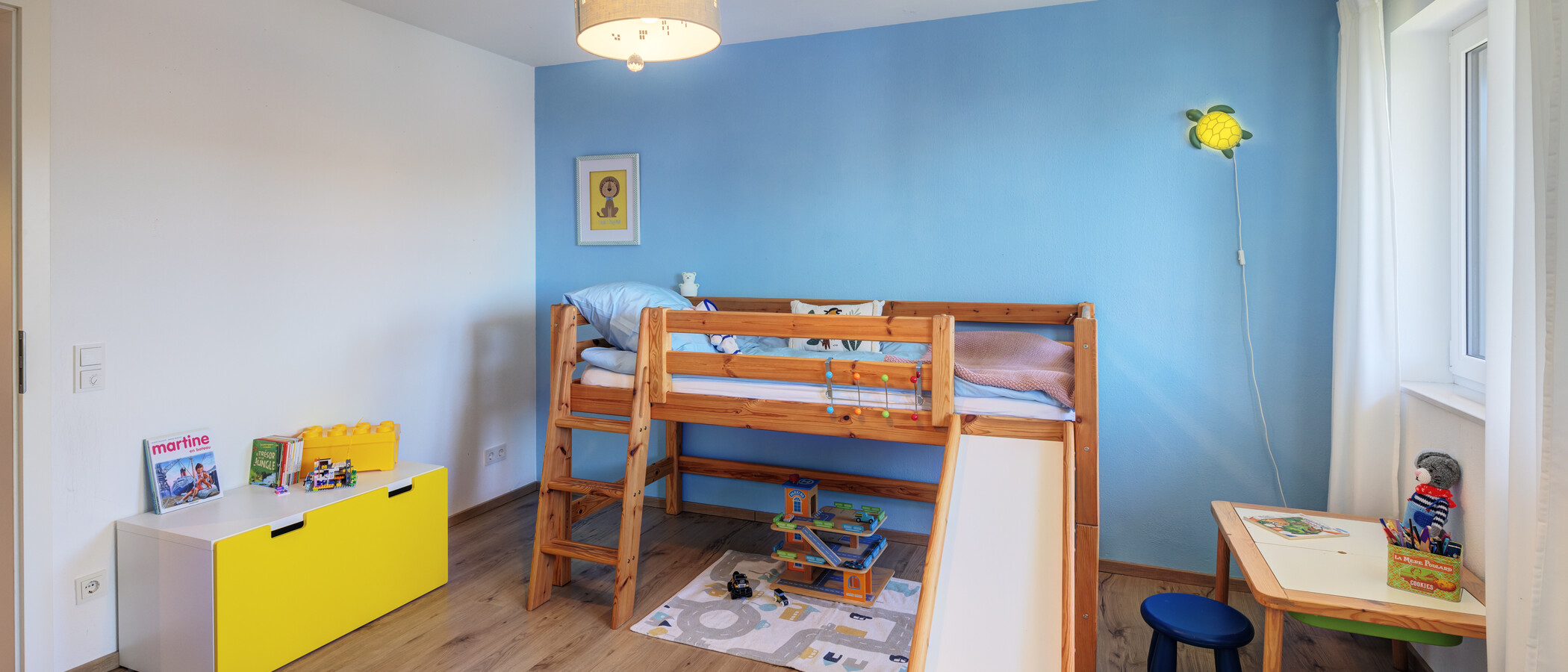 セミ・デタッチド・ハウス（一戸建てを二つに分けた家屋） Sauerlach 03 子供部屋 14871