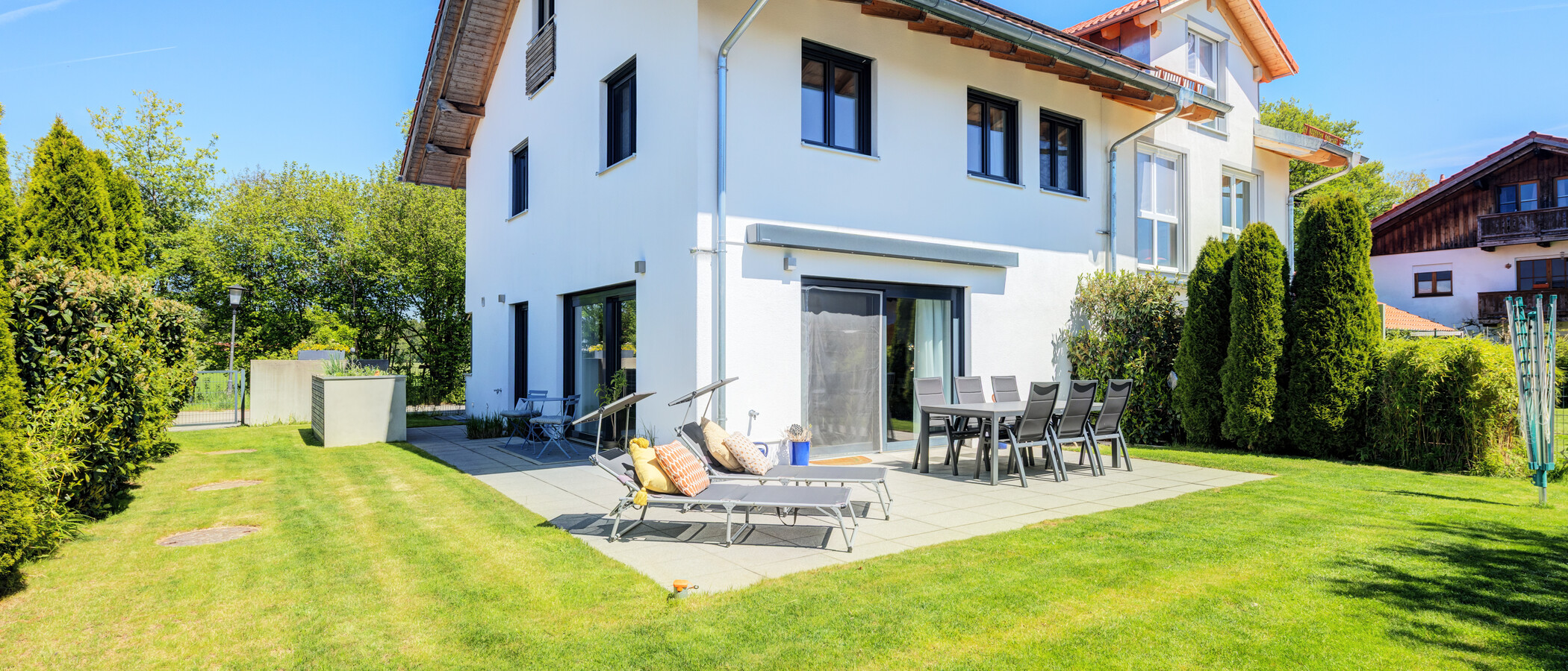 セミ・デタッチド・ハウス（一戸建てを二つに分けた家屋） Sauerlach 01 庭 14871