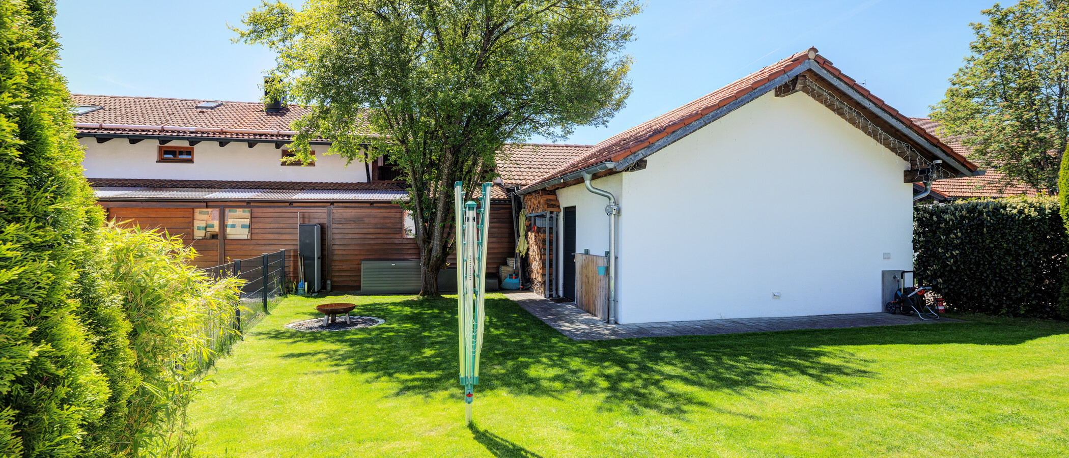 セミ・デタッチド・ハウス（一戸建てを二つに分けた家屋） Sauerlach 03 庭 14871