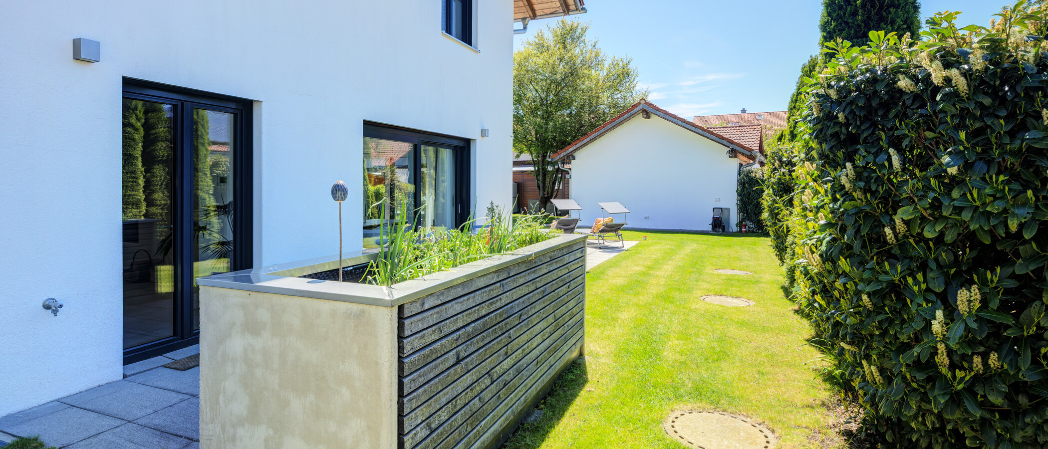 セミ・デタッチド・ハウス（一戸建てを二つに分けた家屋） Sauerlach 04 庭 14871