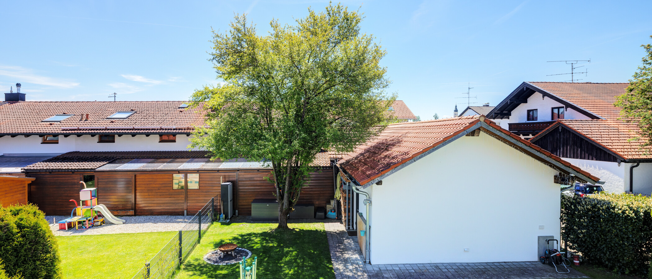 セミ・デタッチド・ハウス（一戸建てを二つに分けた家屋） Sauerlach 01 物件からの眺め 14871