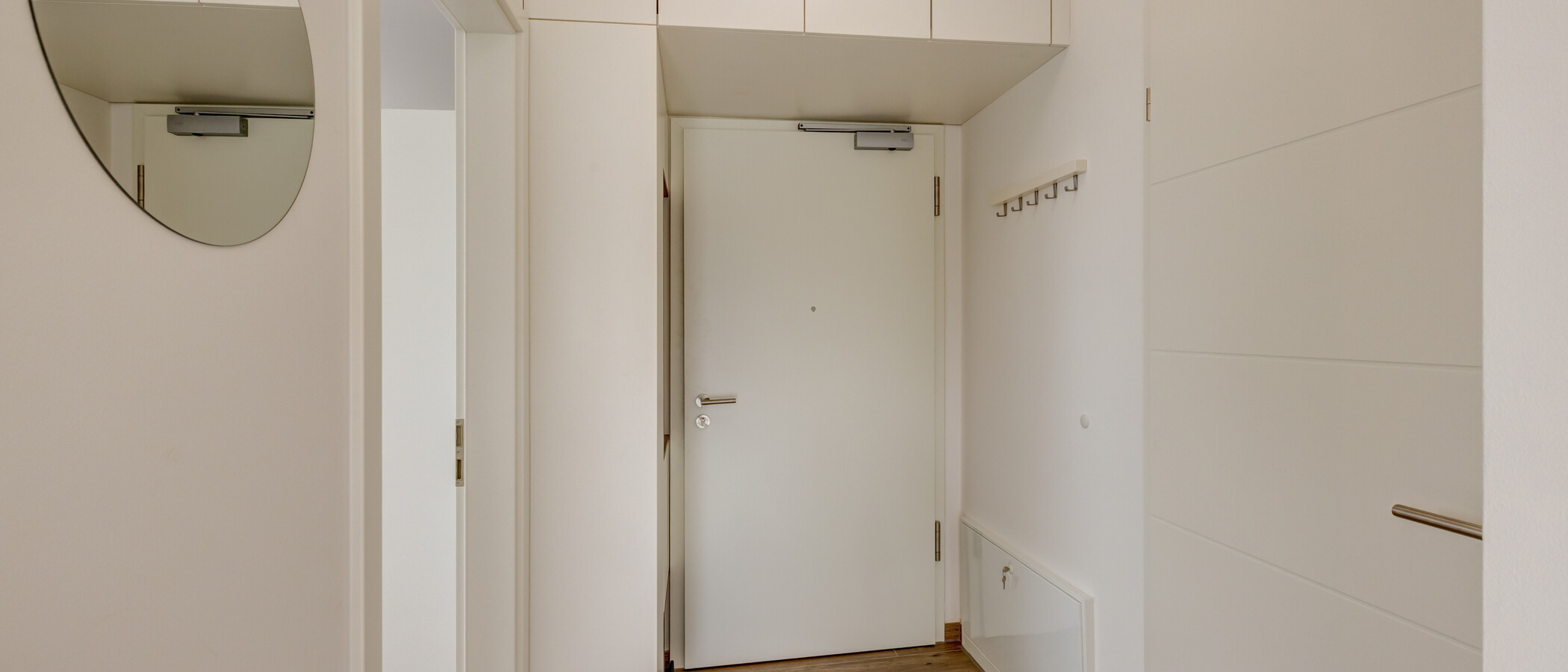 アティック・フラット（屋根裏） München Trudering 01 玄関入り口 14876