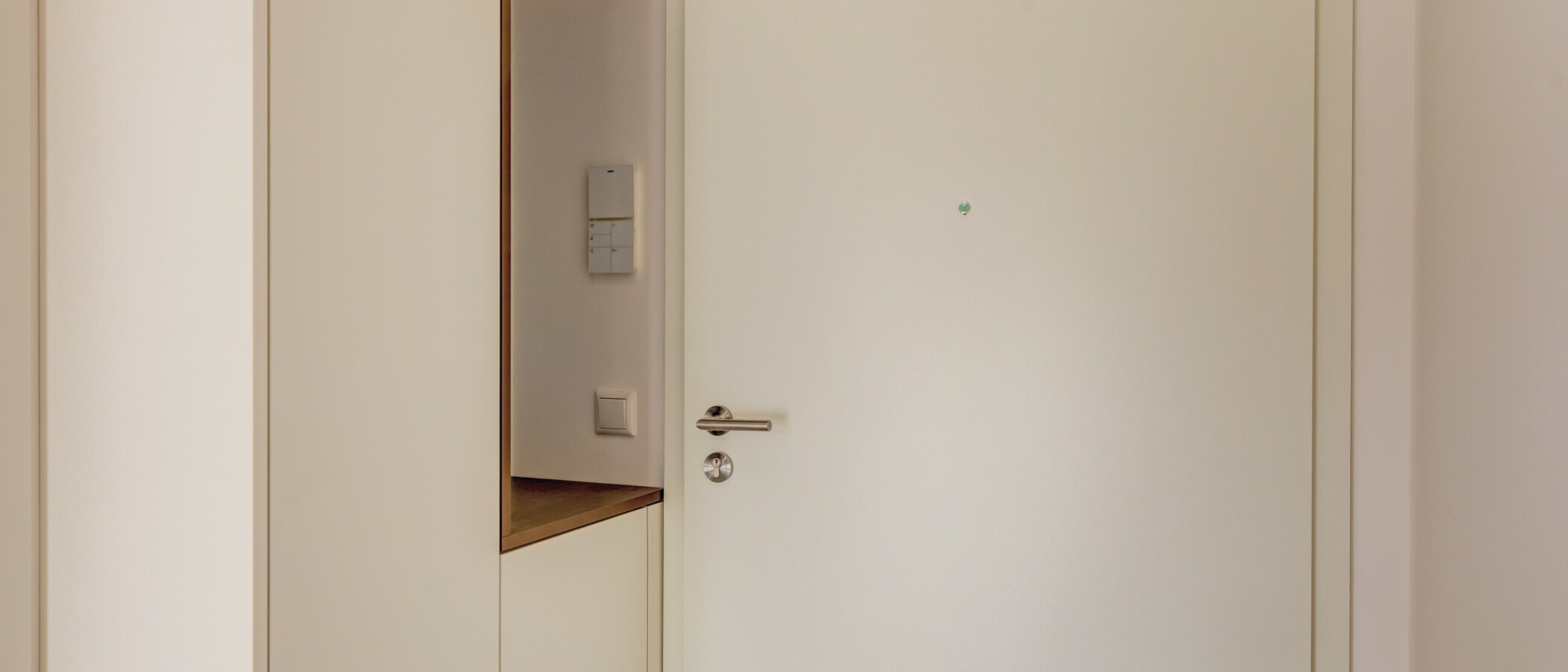 アティック・フラット（屋根裏） München Trudering 02 玄関入り口 14876