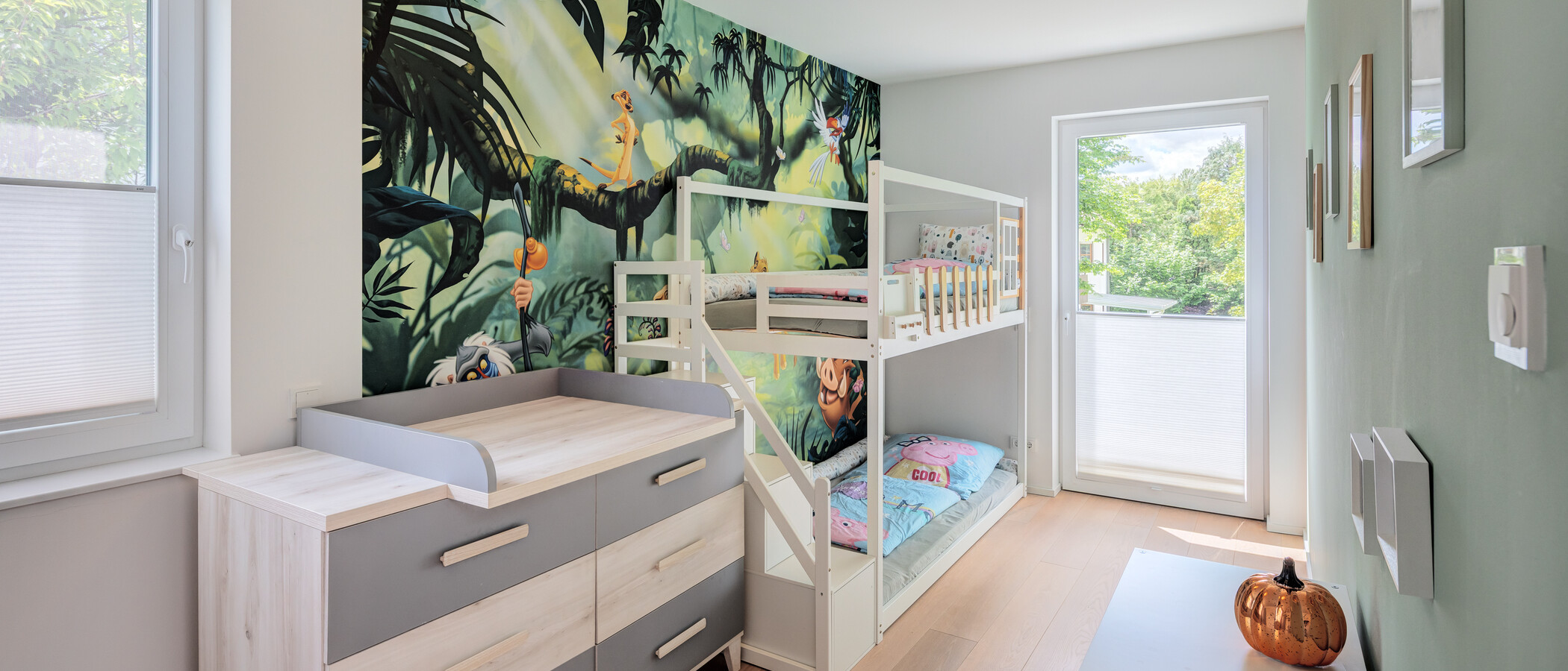 セミ・デタッチド・ハウス（一戸建てを二つに分けた家屋） München Waldtrudering 01 子供部屋 14888