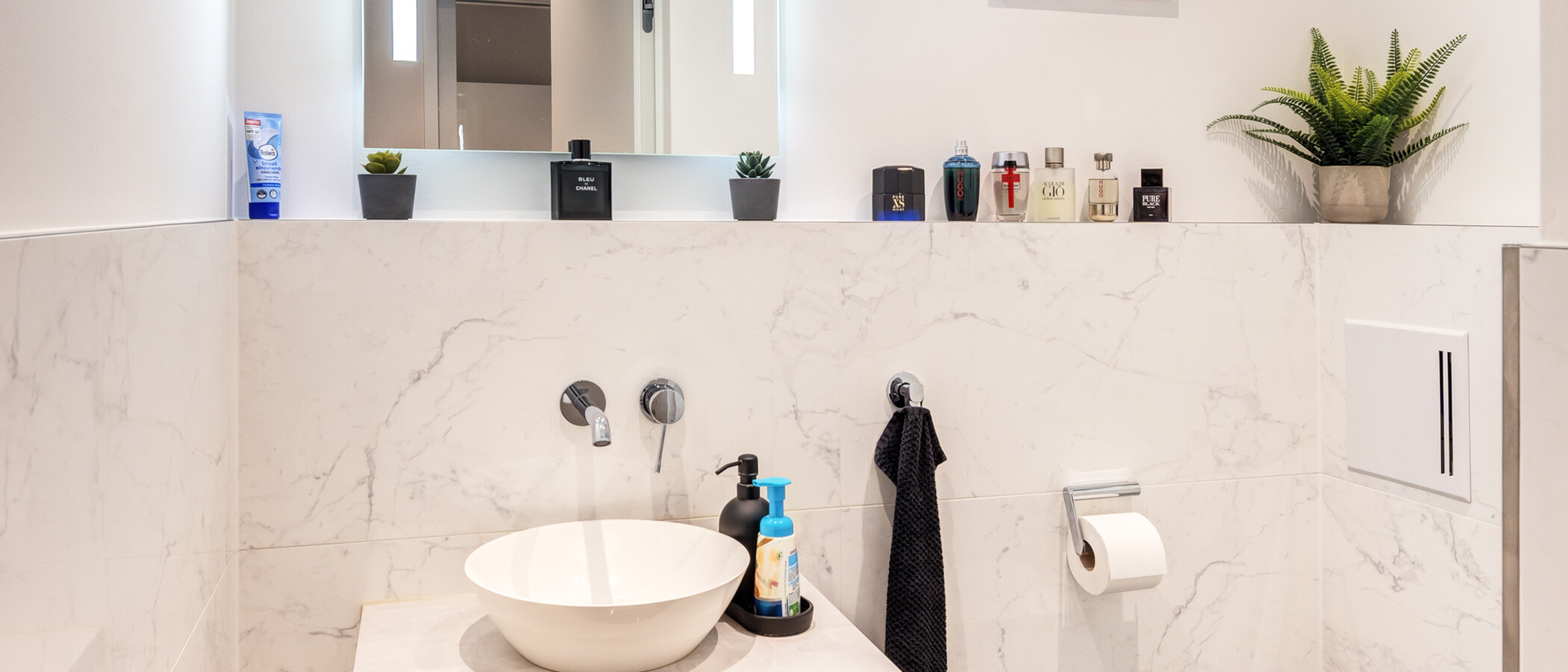 セミ・デタッチド・ハウス（一戸建てを二つに分けた家屋） München Waldtrudering 02 ゲスト用 WC 14888