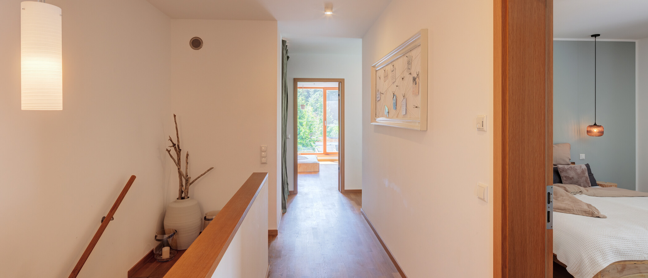 セミ・デタッチド・ハウス（一戸建てを二つに分けた家屋） Inning am Ammersee 01 玄関入り口 14905