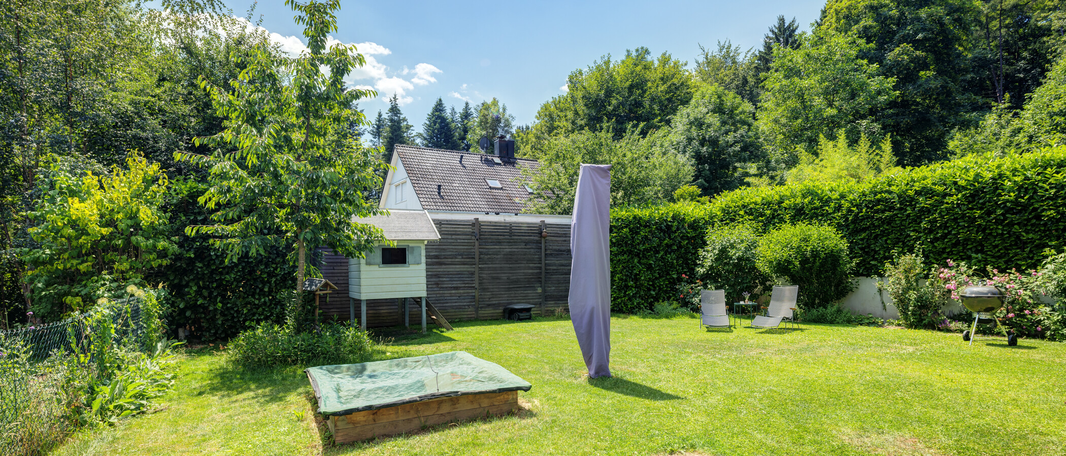 セミ・デタッチド・ハウス（一戸建てを二つに分けた家屋） Inning am Ammersee 02 庭 14905
