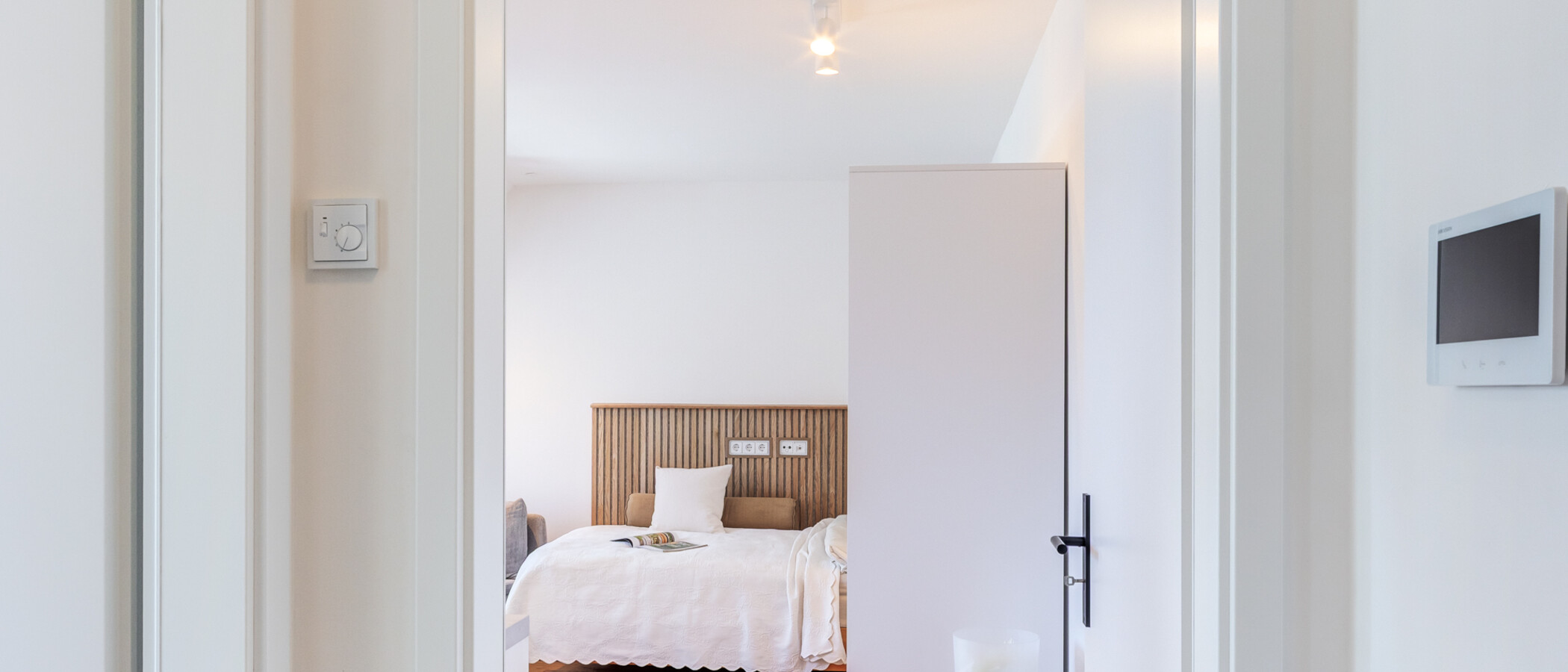 アティック・フラット（屋根裏） München Riem 03 玄関入り口 14957