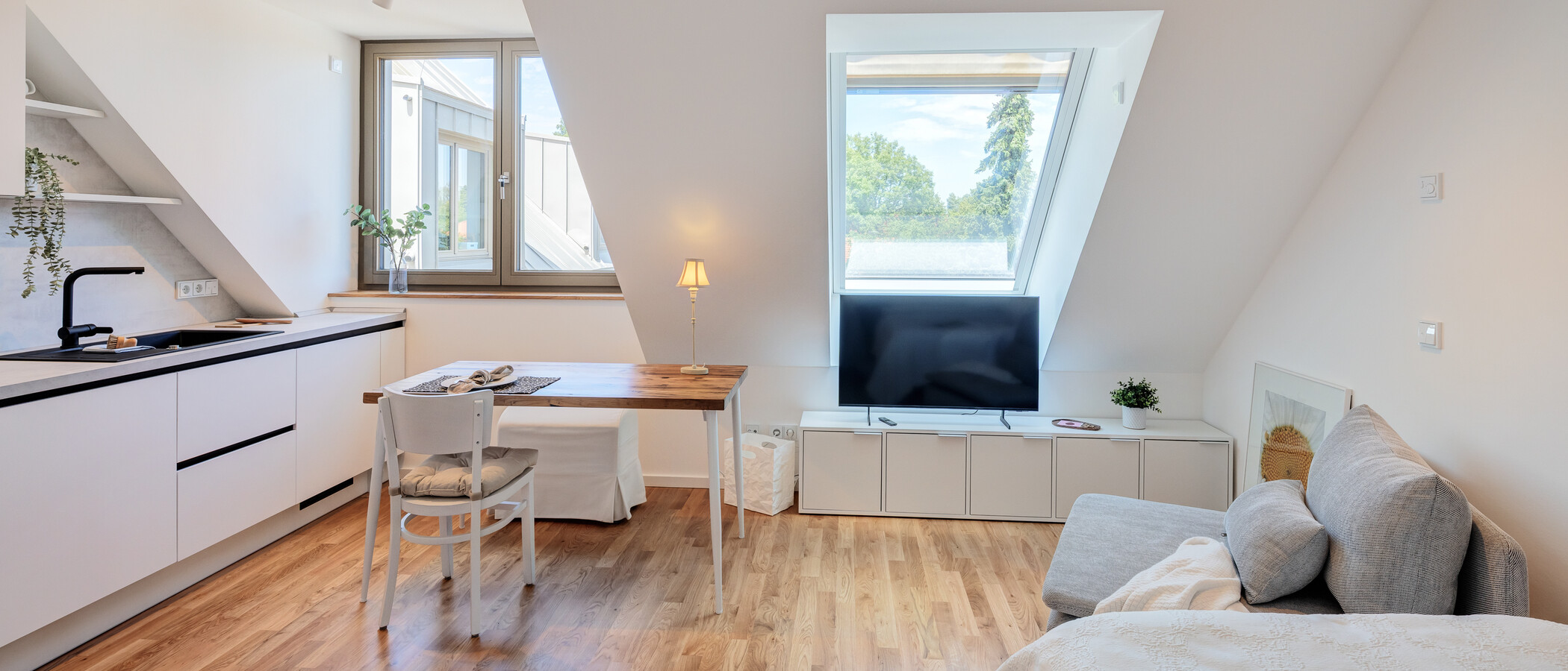 アティック・フラット（屋根裏） München Riem 03 リビングエリア 14957