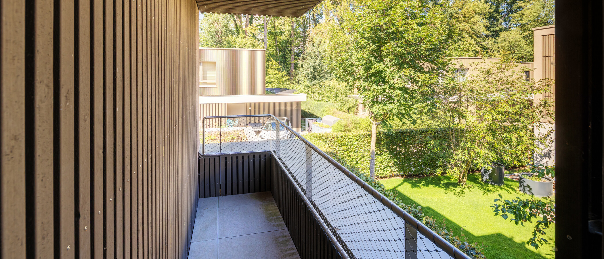 セミ・デタッチド・ハウス（一戸建てを二つに分けた家屋） Herrsching am Ammersee 01 ベランダ 14978