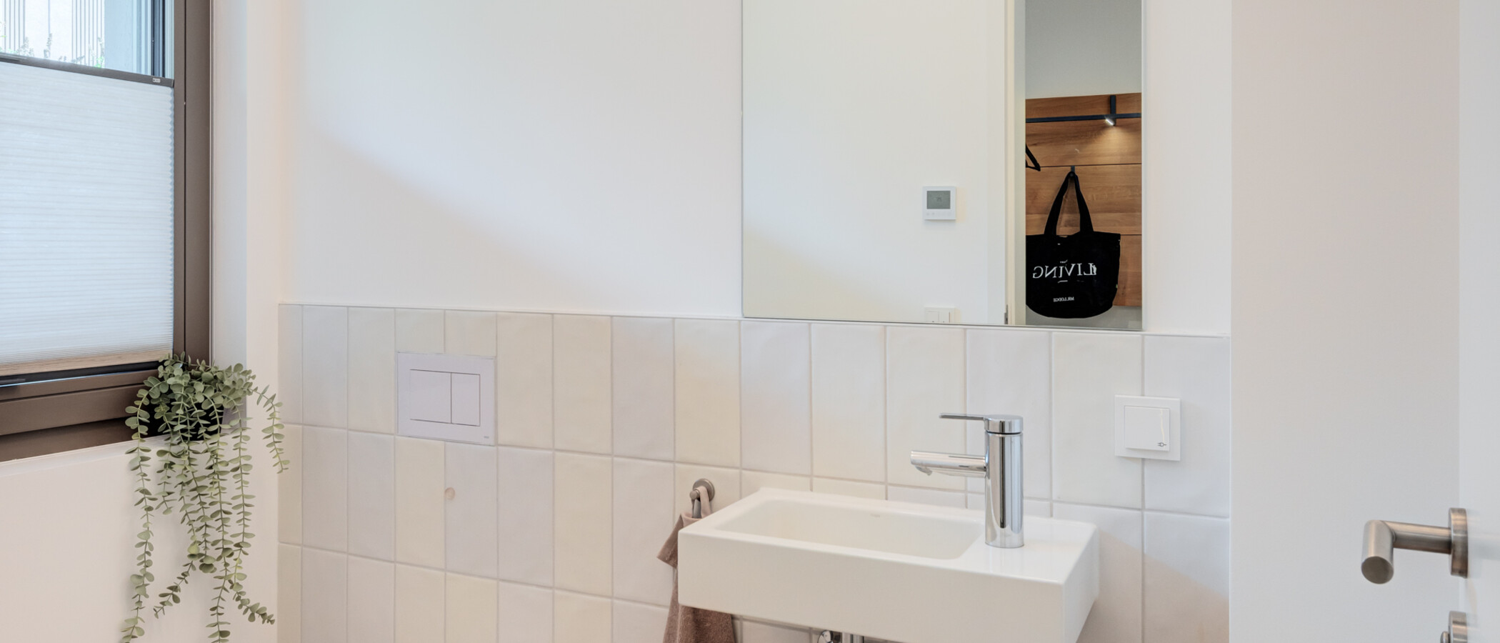 セミ・デタッチド・ハウス（一戸建てを二つに分けた家屋） Herrsching am Ammersee 01 ゲスト用 WC 14978