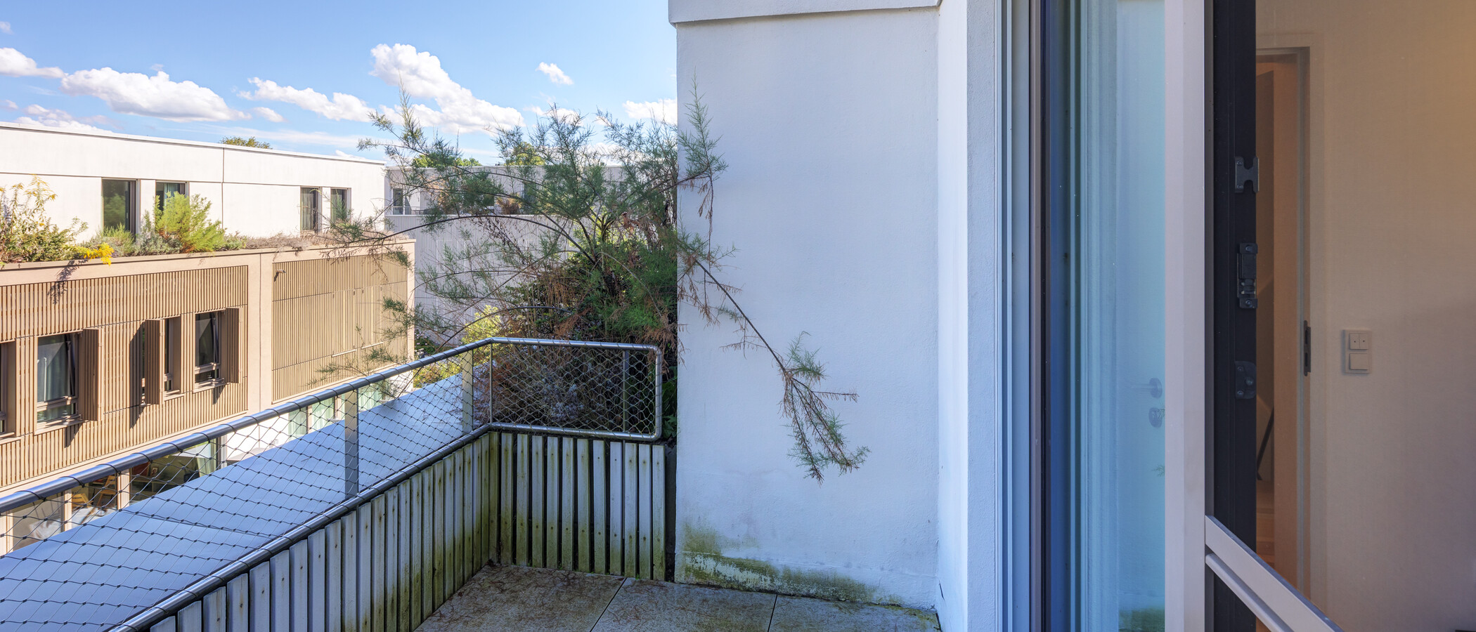セミ・デタッチド・ハウス（一戸建てを二つに分けた家屋） Herrsching am Ammersee 01 セカンドルーフテラス 14978