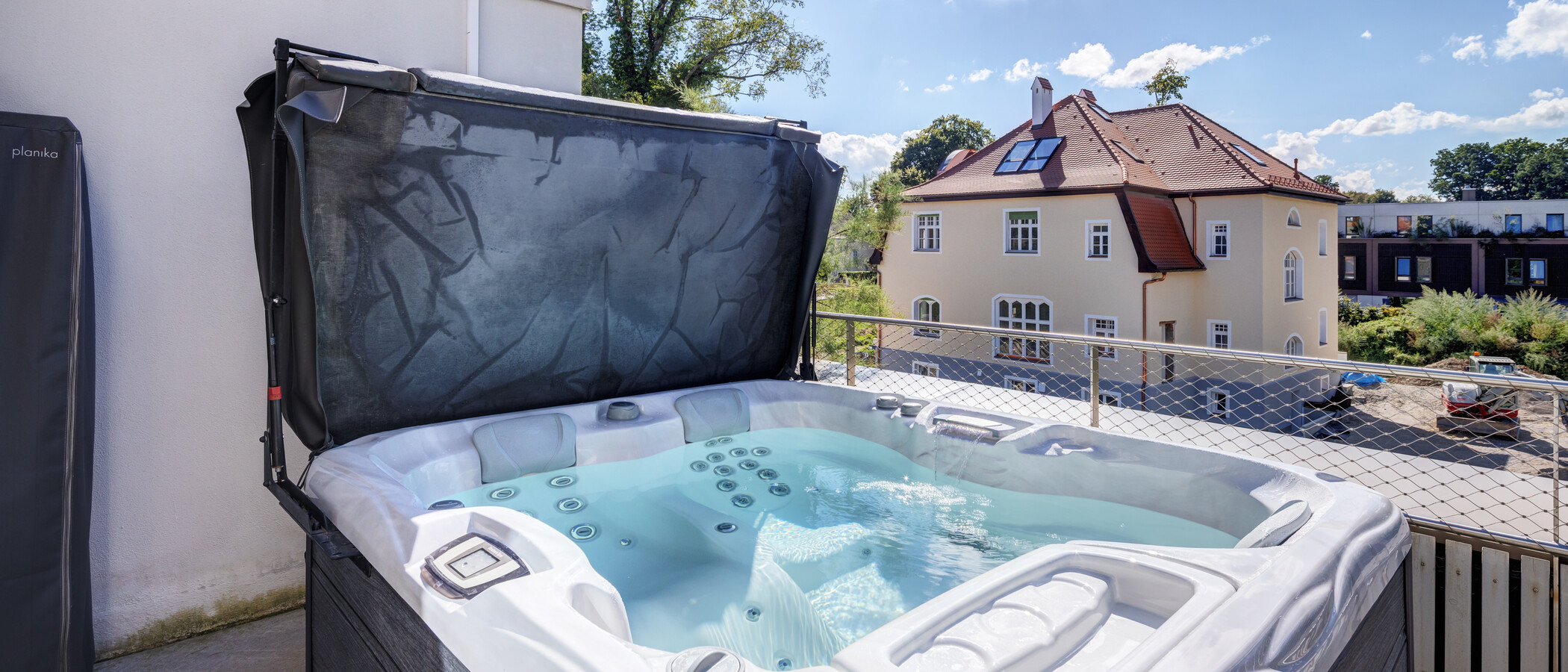 セミ・デタッチド・ハウス（一戸建てを二つに分けた家屋） Herrsching am Ammersee 03 1ルーフテラス 14978
