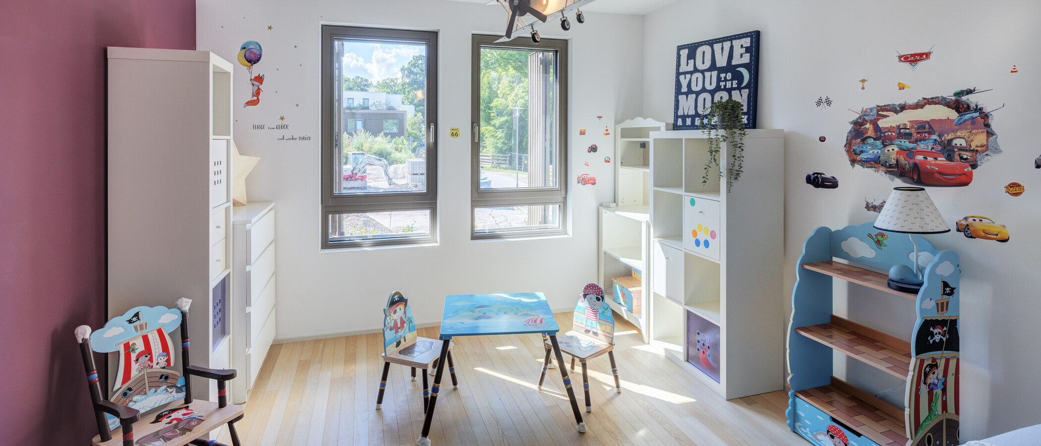 セミ・デタッチド・ハウス（一戸建てを二つに分けた家屋） Herrsching am Ammersee 01 1つめの子供部屋 14978