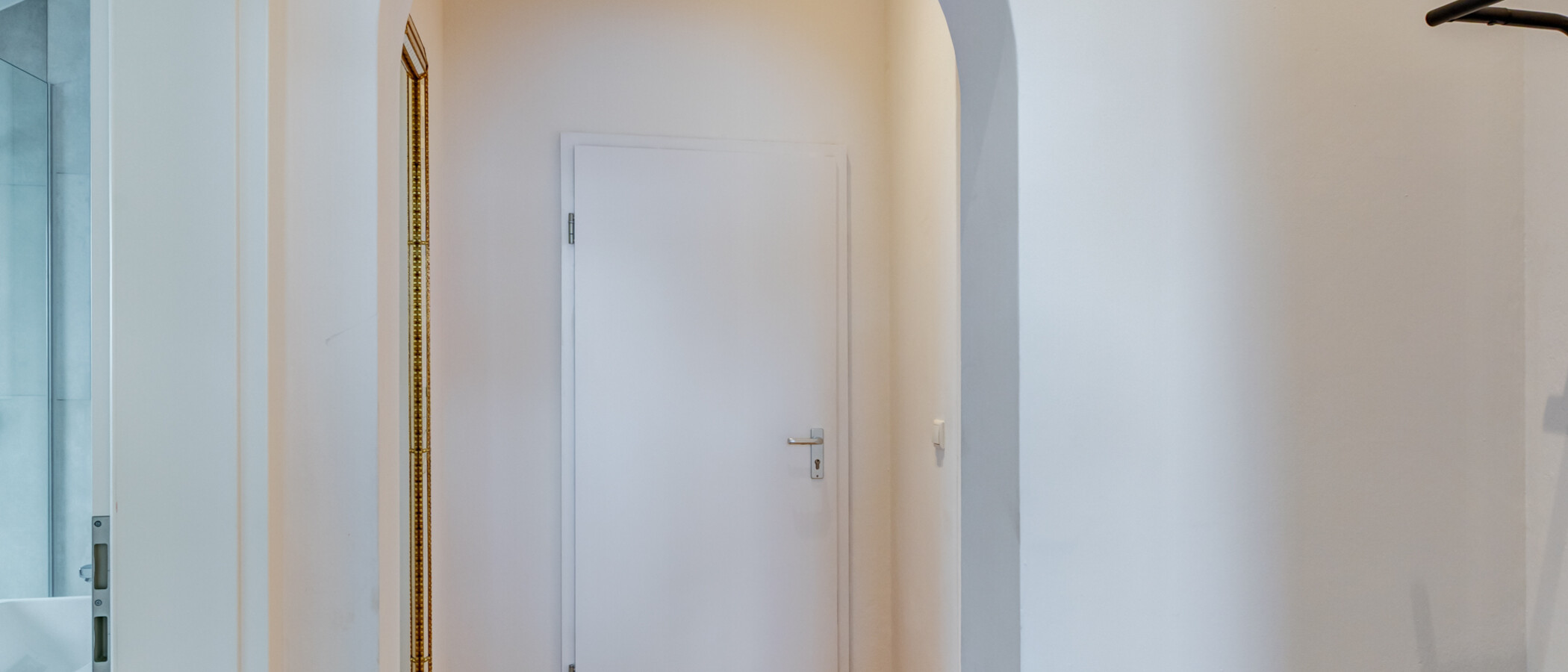 アティック・フラット（屋根裏） München Solln 01 玄関入り口 15038