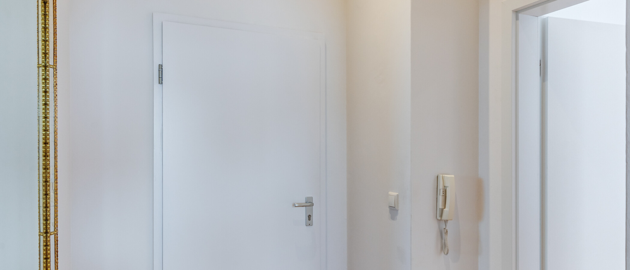 アティック・フラット（屋根裏） München Solln 04 玄関入り口 15038