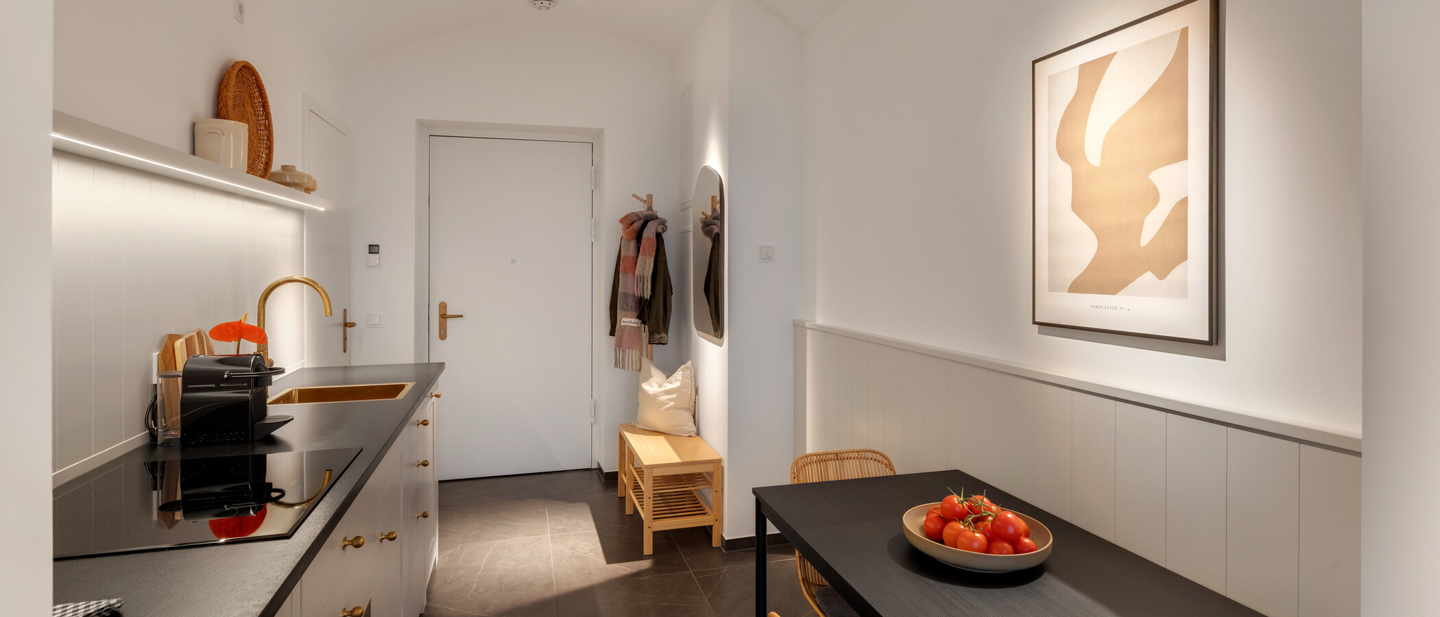 マンション München Au 02 玄関入り口 15050