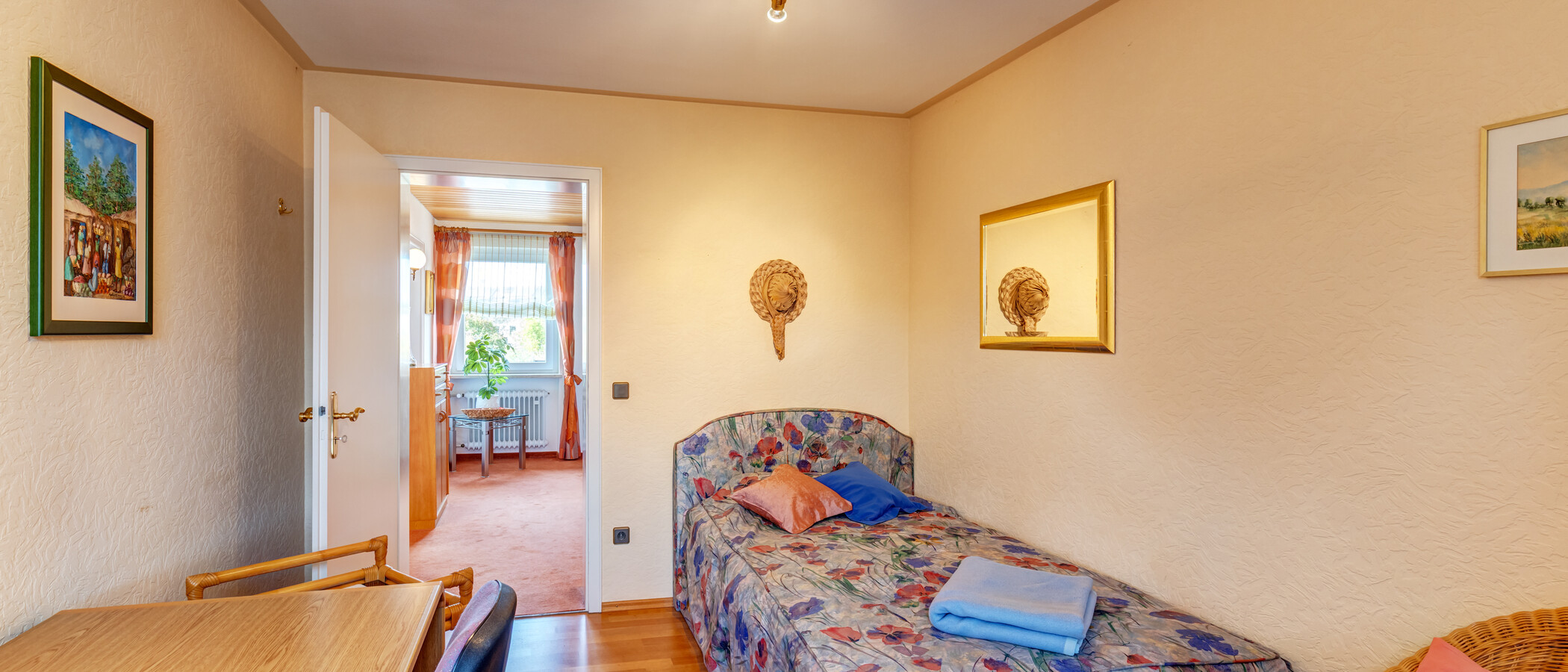 セミ・デタッチド・ハウス（一戸建てを二つに分けた家屋） München Trudering 01 2.　寝室 15059