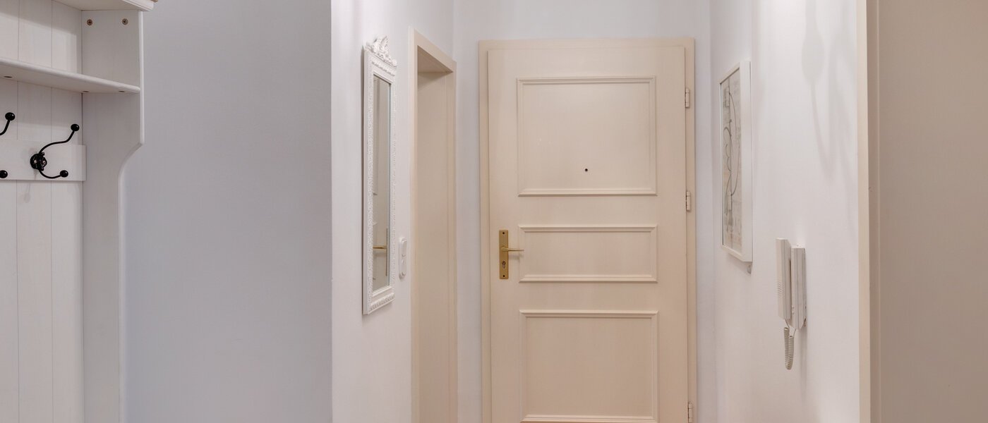 マンション München Neuhausen 03 玄関入り口 1537