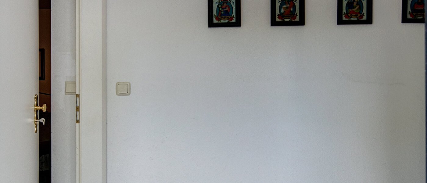 半地下住宅 Pullach im Isartal 02 玄関入り口 2191