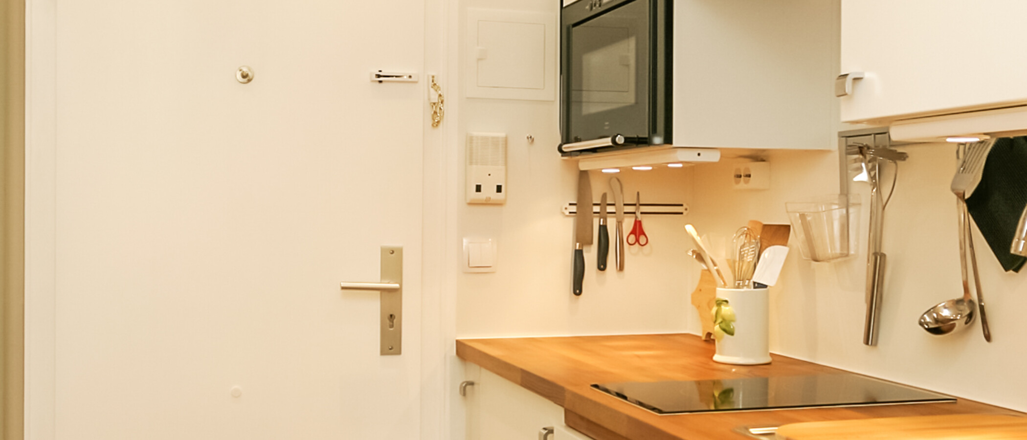 アパルトマン München Schwabing (links der Leopoldstraße) 01 玄関入り口 2333
