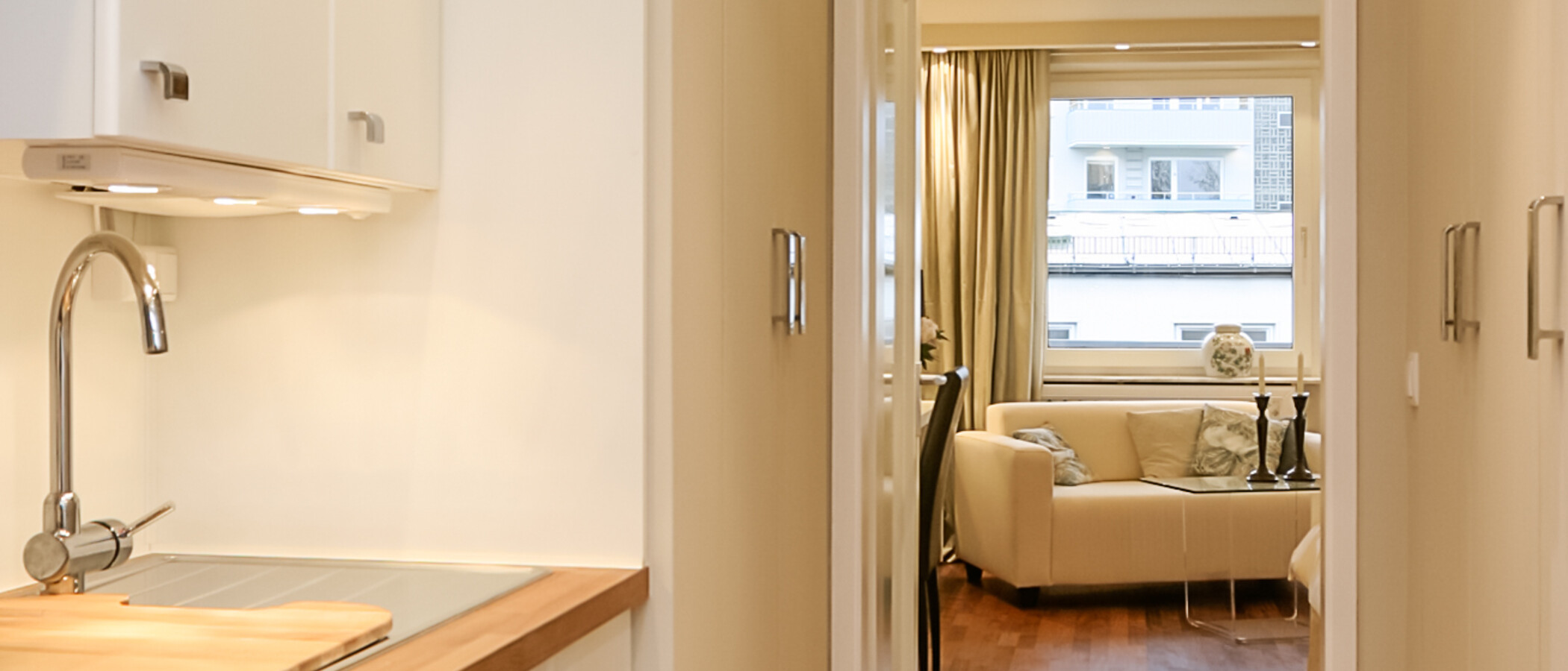 アパルトマン München Schwabing (links der Leopoldstraße) 02 玄関入り口 2333