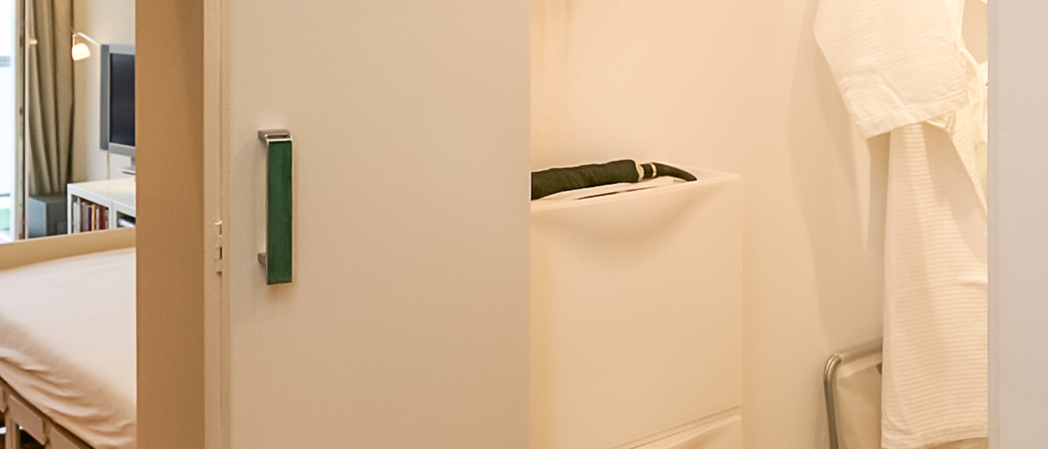 アパルトマン München Schwabing (links der Leopoldstraße) 03 玄関入り口 2333