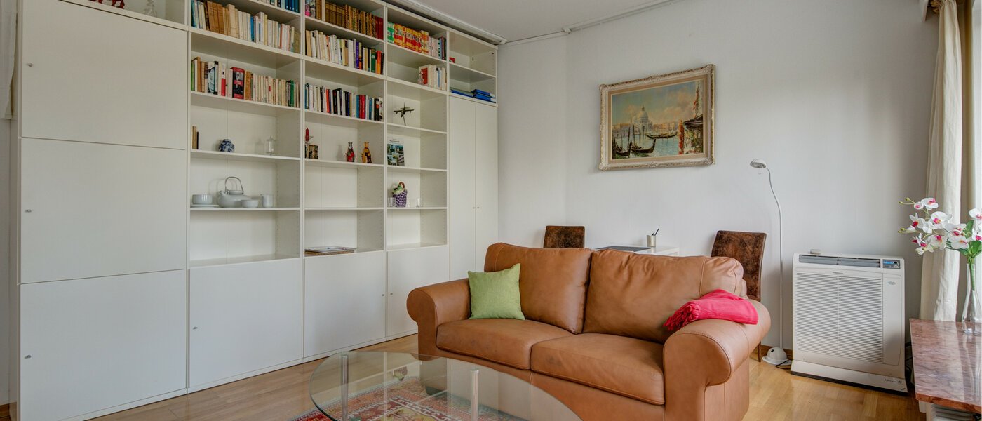 マンション München Schwabing (rechts der Leopoldstraße) 02 リビングルーム 2486