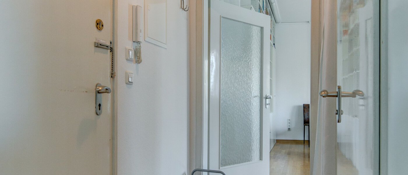 マンション München Schwabing (rechts der Leopoldstraße) 01 玄関入り口 2486