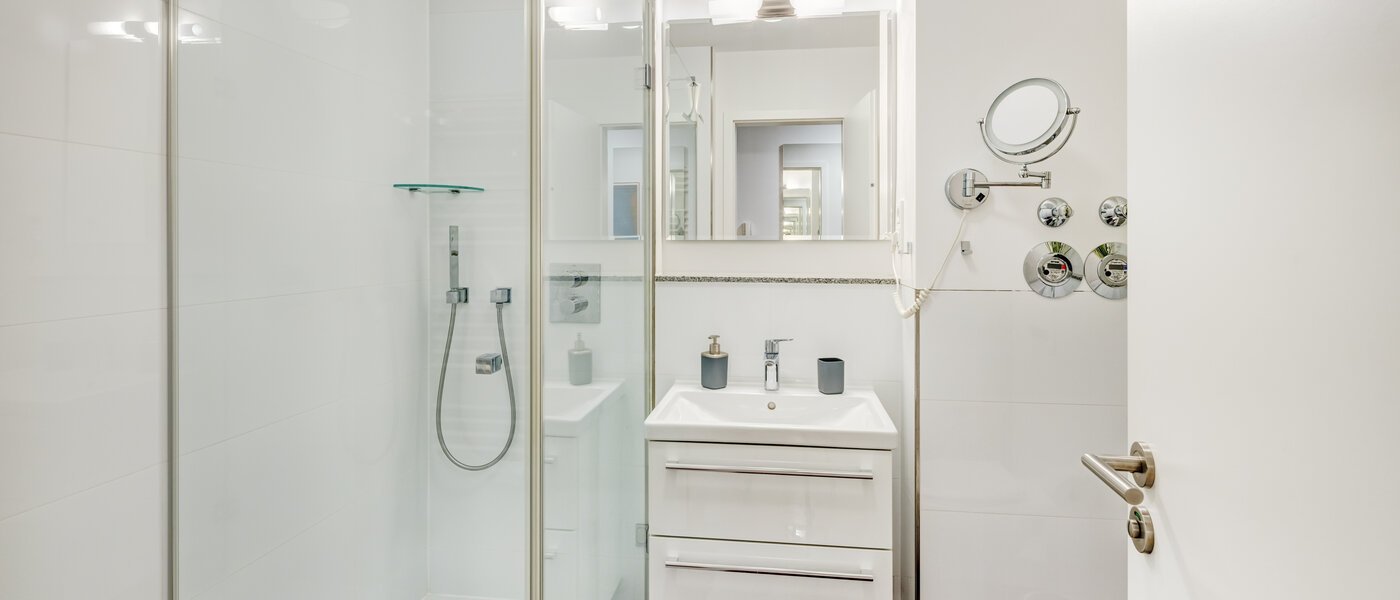 マンション München Harlaching 01 浴室 2673