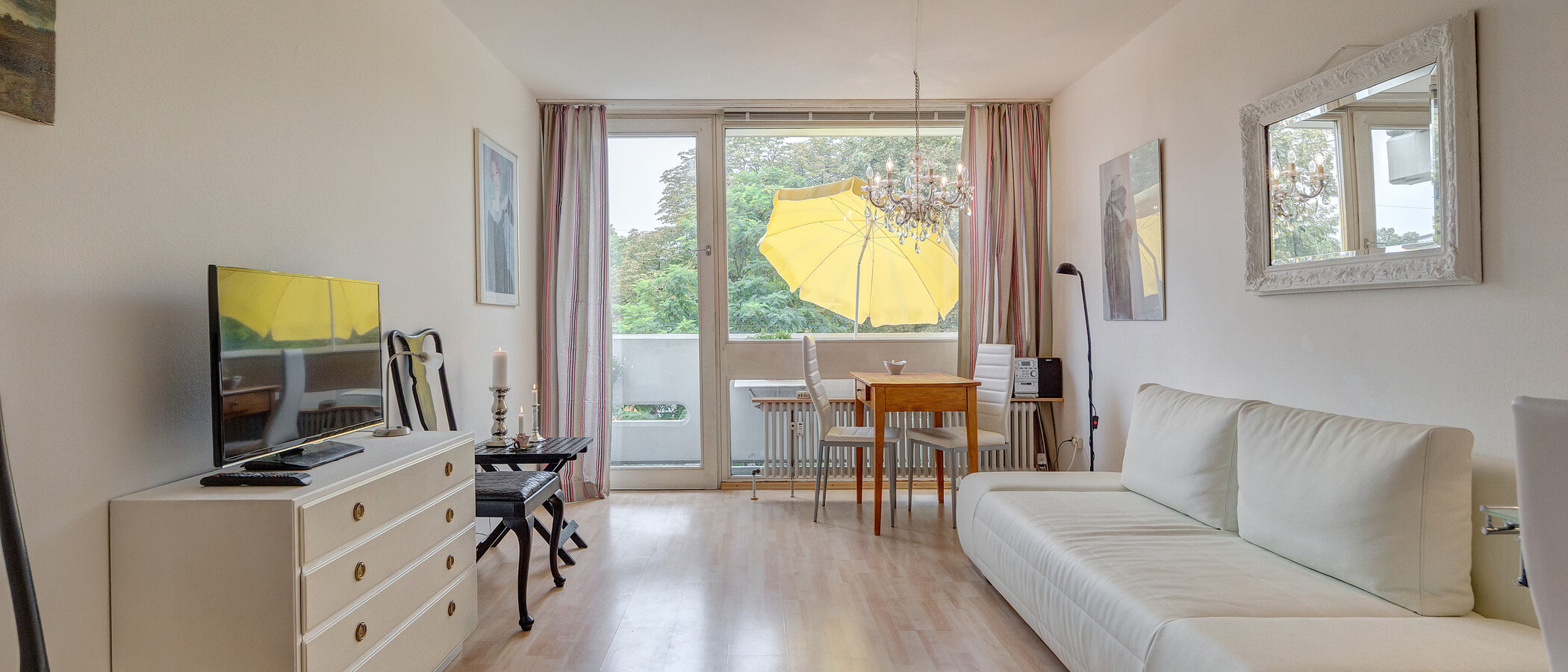 アパルトマン München Schwabing (links der Leopoldstraße) 02 リビングルーム 2684