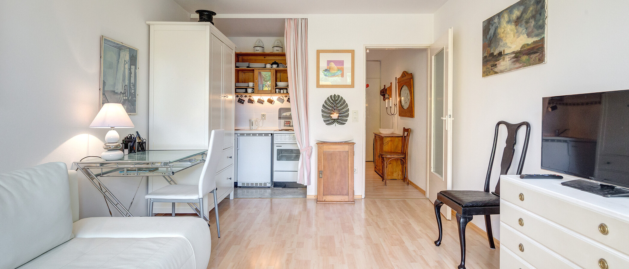 アパルトマン München Schwabing (links der Leopoldstraße) 04 リビングルーム 2684