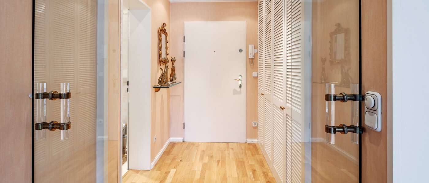 マンション München Schwabing (rechts der Leopoldstraße) 01 玄関入り口 2699