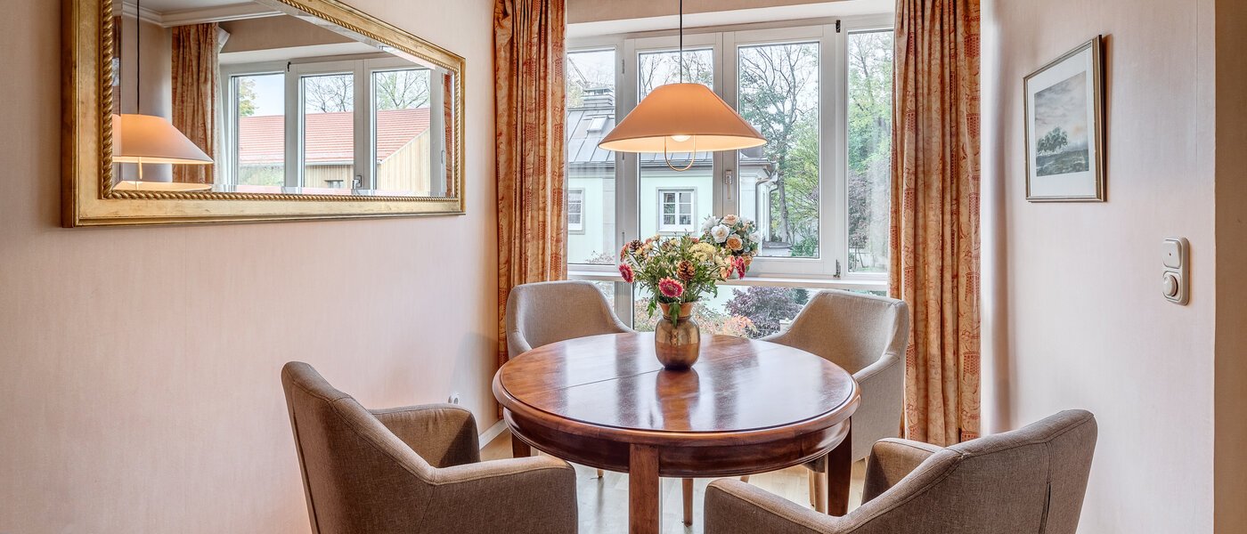 マンション München Schwabing (rechts der Leopoldstraße) 01 ダイニングエリア 2699