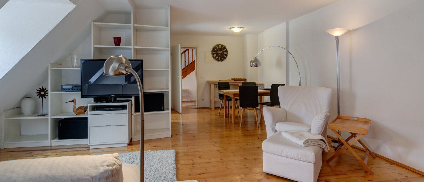 アティック・フラット（屋根裏） München Zentrum 03 リビングルーム 3130