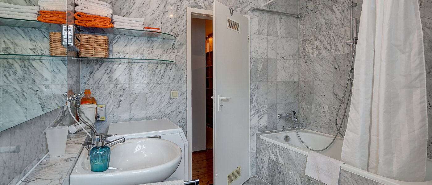 アティック・フラット（屋根裏） München Zentrum 04 浴室 3130