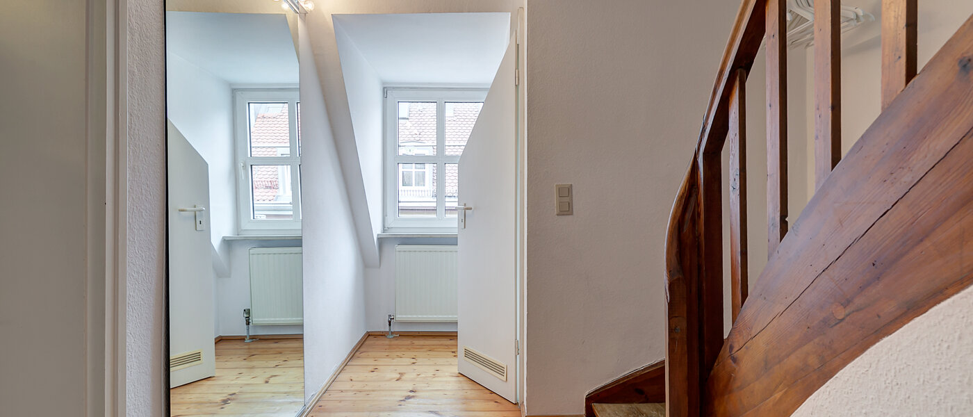 アティック・フラット（屋根裏） München Zentrum 03 玄関入り口 3130