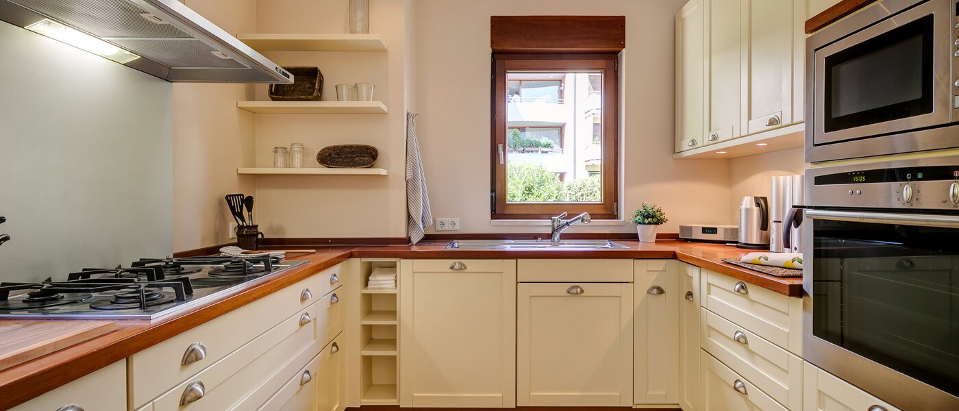 セミ・デタッチド・ハウス（一戸建てを二つに分けた家屋） München Schwabing (links der Leopoldstraße) 01 キッチン 3396