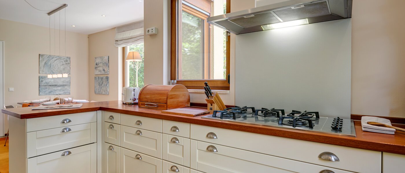 セミ・デタッチド・ハウス（一戸建てを二つに分けた家屋） München Schwabing (links der Leopoldstraße) 03 キッチン 3396