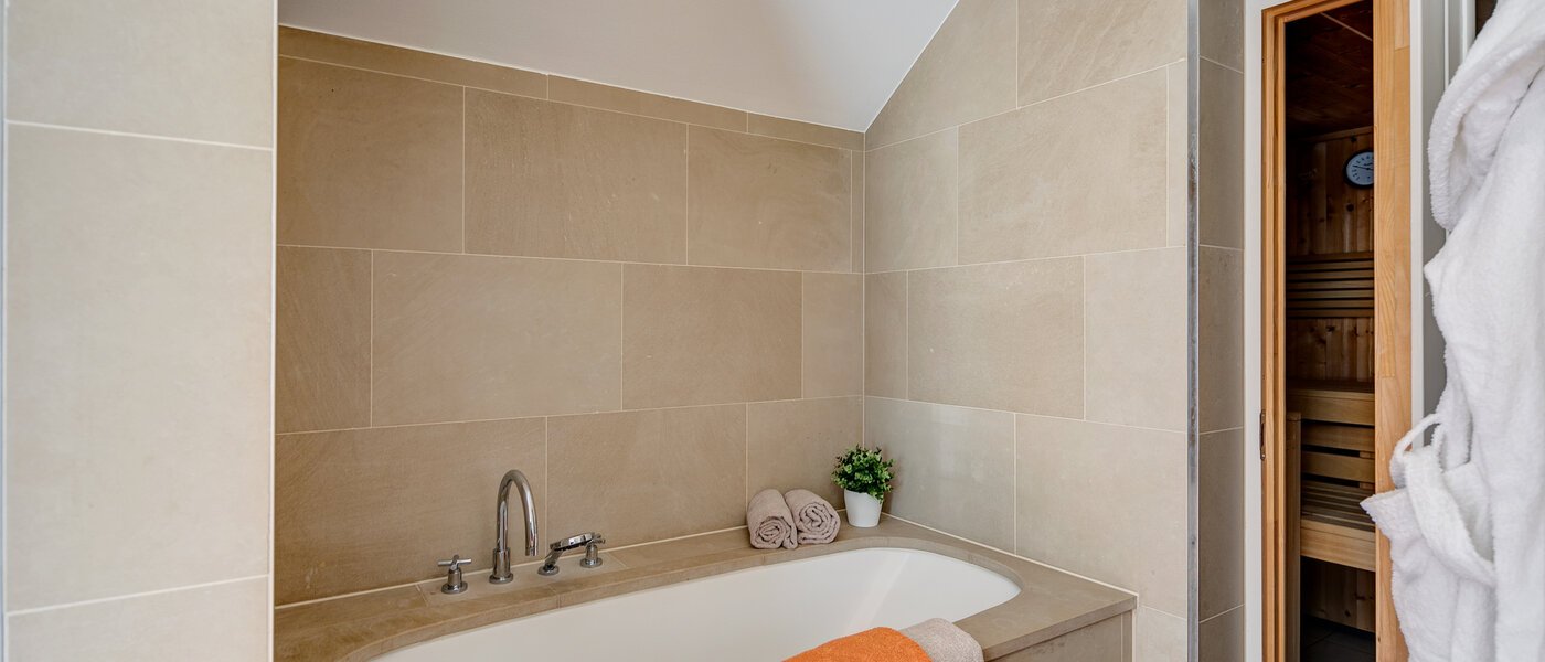 セミ・デタッチド・ハウス（一戸建てを二つに分けた家屋） München Schwabing (links der Leopoldstraße) 04 浴室 3396