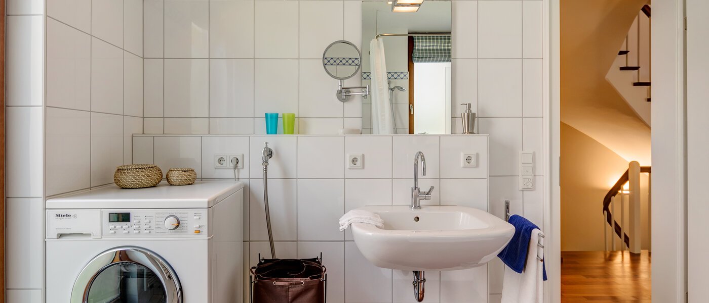 セミ・デタッチド・ハウス（一戸建てを二つに分けた家屋） München Schwabing (links der Leopoldstraße) 03 ２つめの浴室 3396