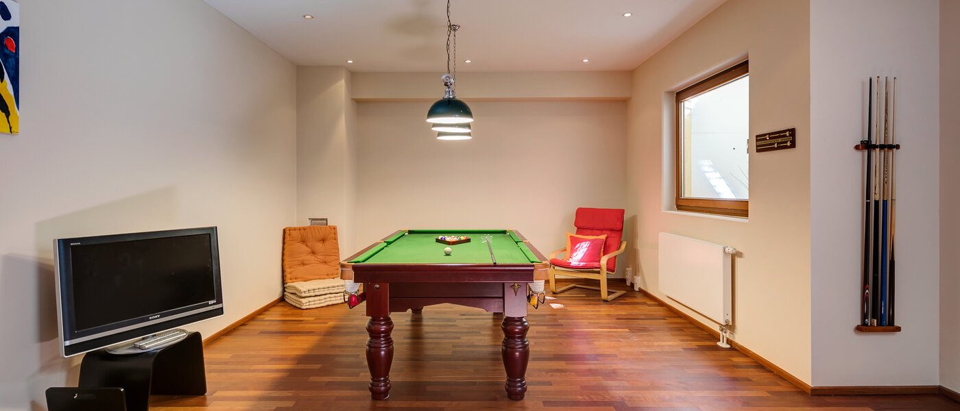 セミ・デタッチド・ハウス（一戸建てを二つに分けた家屋） München Schwabing (links der Leopoldstraße) 01 ホビールーム 3396