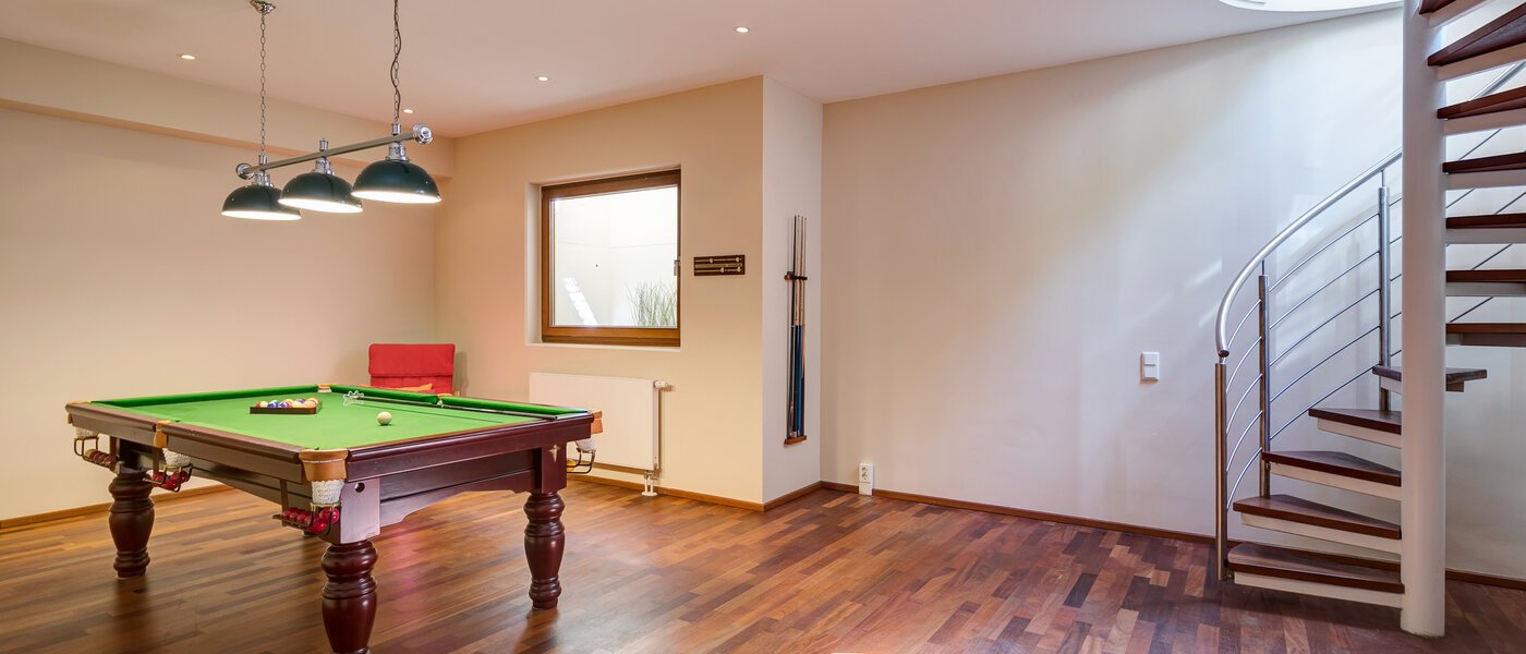 セミ・デタッチド・ハウス（一戸建てを二つに分けた家屋） München Schwabing (links der Leopoldstraße) 02 ホビールーム 3396