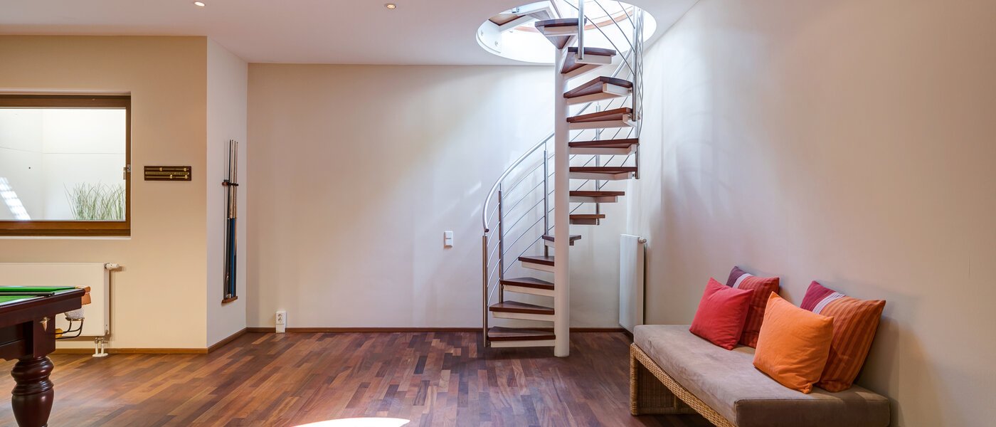 セミ・デタッチド・ハウス（一戸建てを二つに分けた家屋） München Schwabing (links der Leopoldstraße) 03 ホビールーム 3396