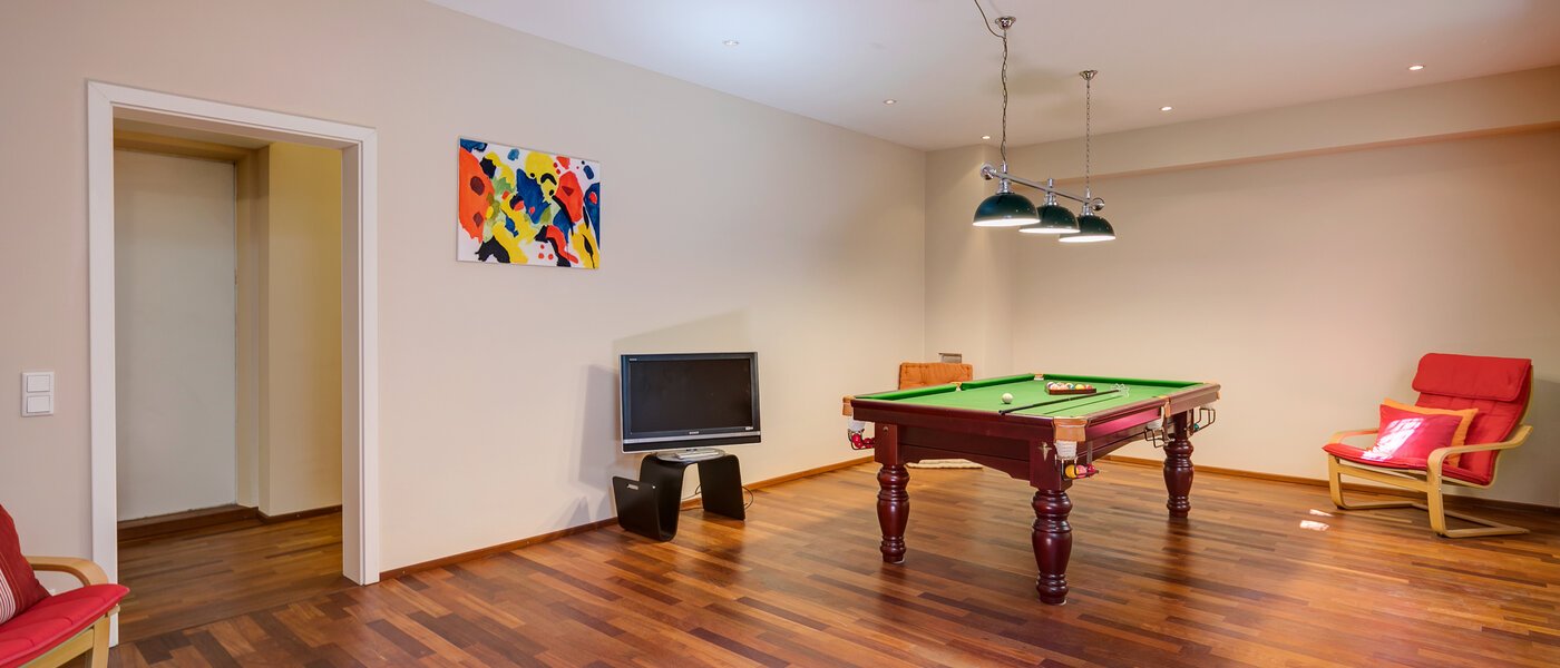 セミ・デタッチド・ハウス（一戸建てを二つに分けた家屋） München Schwabing (links der Leopoldstraße) 04 ホビールーム 3396